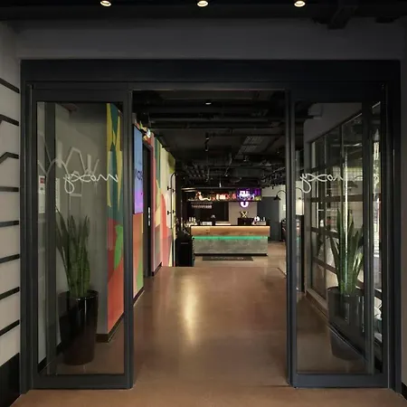 Moxy Hotel 3*