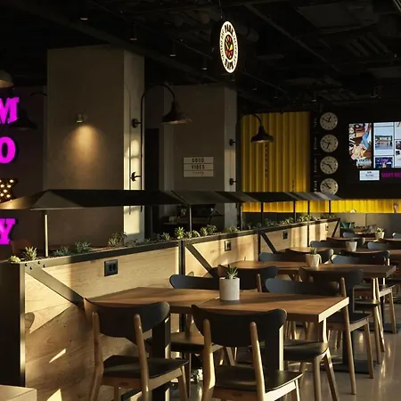 Moxy 3*