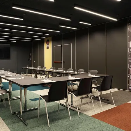 Hotel Moxy 3*