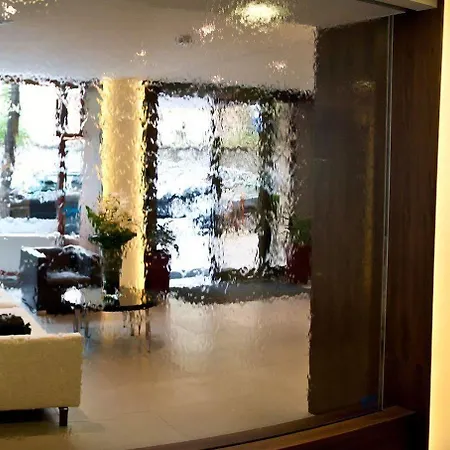 Moxy 3* Βελιγράδι